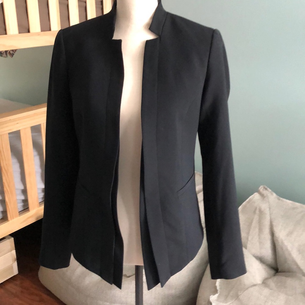 Women’s open front blazer.